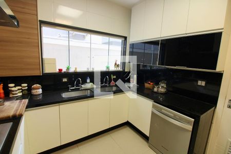 Casa de condomínio à venda com 320m², 5 quartos e 2 vagas Casa de condomínio à venda com 320m², 5 quartos e 2 vagasCozinha