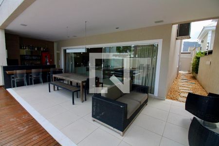 Casa de condomínio à venda com 320m², 5 quartos e 2 vagas Casa de condomínio à venda com 320m², 5 quartos e 2 vagasÁrea gourmet