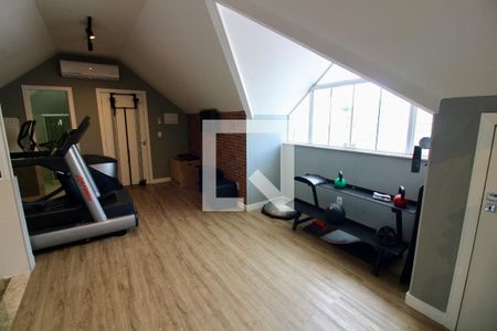 Casa de condomínio à venda com 320m², 5 quartos e 2 vagas Casa de condomínio à venda com 320m², 5 quartos e 2 vagasAcademia