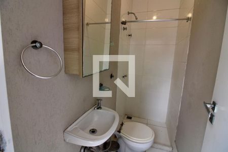 Casa de condomínio à venda com 320m², 5 quartos e 2 vagas Casa de condomínio à venda com 320m², 5 quartos e 2 vagasBanheiro de serviço