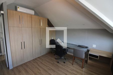 Casa de condomínio à venda com 320m², 5 quartos e 2 vagas Casa de condomínio à venda com 320m², 5 quartos e 2 vagasQuarto