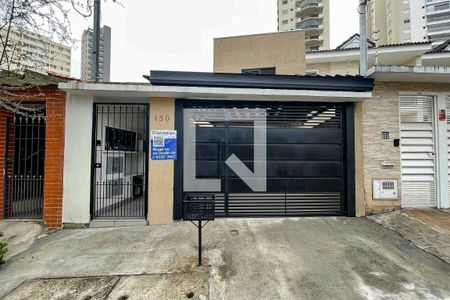 Casa à venda com 213m², 6 quartos e 1 vaga Casa à venda com 213m², 6 quartos e 1 vagaFachada