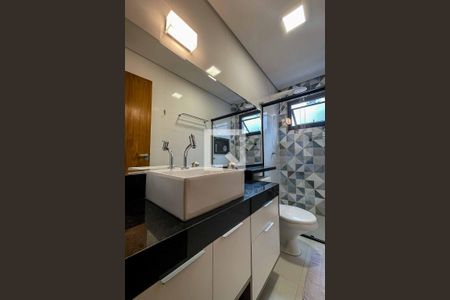 Casa à venda com 213m², 6 quartos e 1 vaga Casa à venda com 213m², 6 quartos e 1 vagaBanheiro