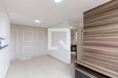 Sala de apartamento para alugar com 2 quartos, 45m² em Jardim Lallo, São Paulo
