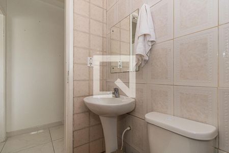 Banheiro de apartamento à venda com 1 quarto, 47m² em Santo Antônio, Porto Alegre