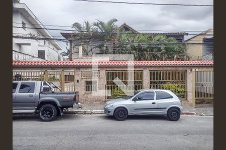 Casa de condomínio à venda com 194m², 4 quartos e 3 vagas Casa de condomínio à venda com 194m², 4 quartos e 3 vagasFachada