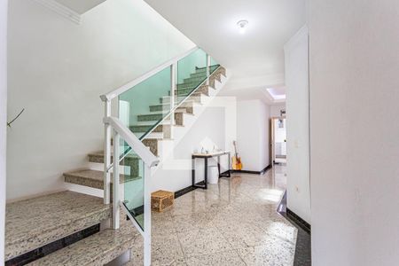 Casa à venda com 235m², 3 quartos e 5 vagas Casa à venda com 235m², 3 quartos e 5 vagasHall