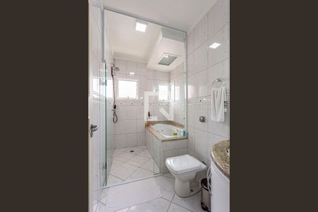 Casa à venda com 235m², 3 quartos e 5 vagas Casa à venda com 235m², 3 quartos e 5 vagasBanheiro da Suite