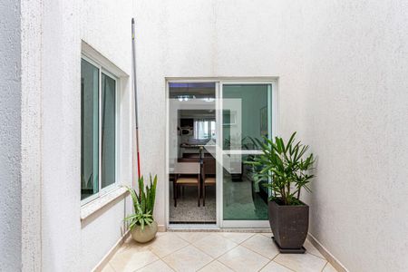 Casa à venda com 235m², 3 quartos e 5 vagas Casa à venda com 235m², 3 quartos e 5 vagasÁrea de Inverno