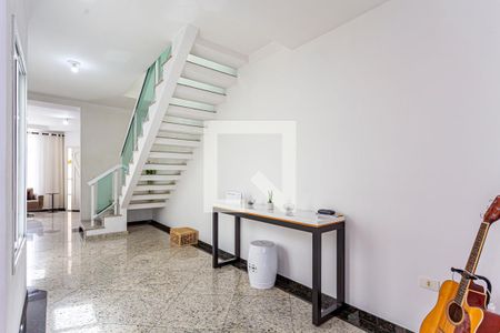 Casa à venda com 235m², 3 quartos e 5 vagas Casa à venda com 235m², 3 quartos e 5 vagasHall