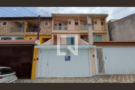 Casa à venda com 235m², 3 quartos e 5 vagas Casa à venda com 235m², 3 quartos e 5 vagasFachada