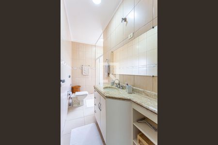 Casa à venda com 235m², 3 quartos e 5 vagas Casa à venda com 235m², 3 quartos e 5 vagasBanheiro