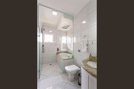 Casa à venda com 235m², 3 quartos e 5 vagas Casa à venda com 235m², 3 quartos e 5 vagasBanheiro da Suite