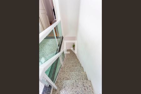 Casa à venda com 235m², 3 quartos e 5 vagas Casa à venda com 235m², 3 quartos e 5 vagasEscada Dormitórios