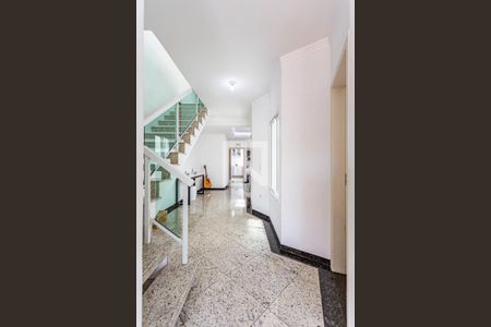 Casa à venda com 235m², 3 quartos e 5 vagas Casa à venda com 235m², 3 quartos e 5 vagasHall