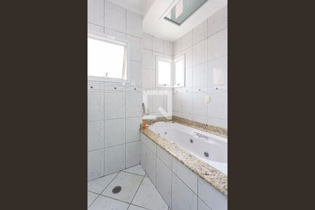 Casa à venda com 235m², 3 quartos e 5 vagas Casa à venda com 235m², 3 quartos e 5 vagasBanheiro da Suite