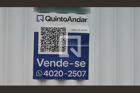 Casa à venda com 235m², 3 quartos e 5 vagas Casa à venda com 235m², 3 quartos e 5 vagasPlaquinha instalada no portão do imóvel