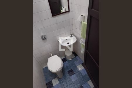 Casa à venda com 211m², 3 quartos e 6 vagasBanheiro de serviço