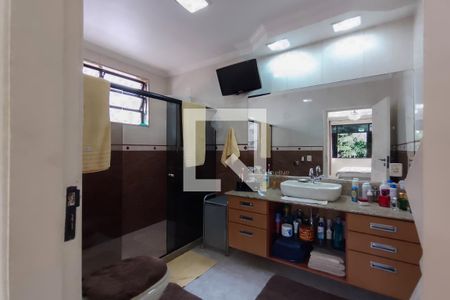 Casa à venda com 211m², 3 quartos e 6 vagasBanheiro da Suíte 1