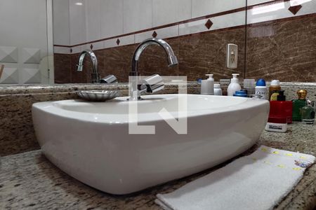 Casa à venda com 211m², 3 quartos e 6 vagasBanheiro da Suíte 1