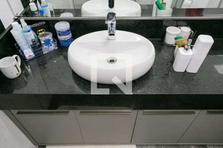 Apartamento à venda com 230m², 4 quartos e 3 vagas Apartamento à venda com 230m², 4 quartos e 3 vagasBanheiro da suíte 2