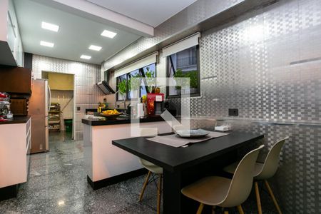 Apartamento à venda com 230m², 4 quartos e 3 vagas Apartamento à venda com 230m², 4 quartos e 3 vagasCozinha