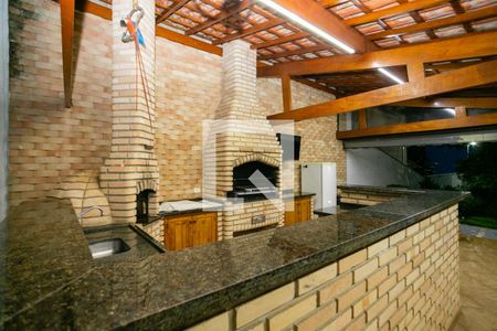 Apartamento à venda com 230m², 4 quartos e 3 vagas Apartamento à venda com 230m², 4 quartos e 3 vagasÁrea comum - Churrasqueira