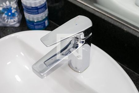 Apartamento à venda com 230m², 4 quartos e 3 vagas Apartamento à venda com 230m², 4 quartos e 3 vagasBanheiro da suíte 2