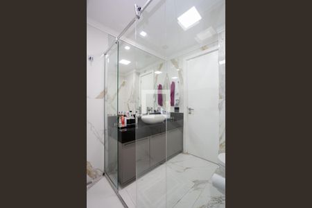 Apartamento à venda com 230m², 4 quartos e 3 vagas Apartamento à venda com 230m², 4 quartos e 3 vagasBanheiro da Suíte 1