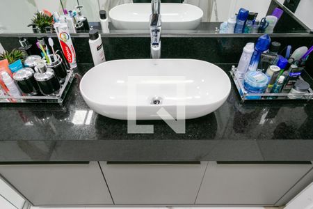 Apartamento à venda com 230m², 4 quartos e 3 vagas Apartamento à venda com 230m², 4 quartos e 3 vagasBanheiro da Suíte 1