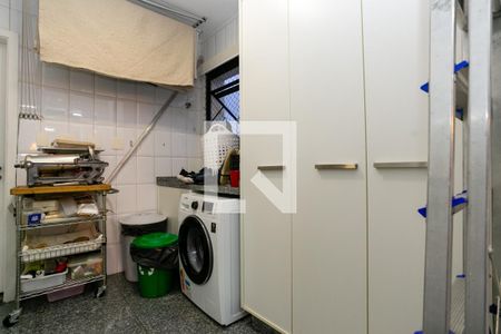 Apartamento à venda com 230m², 4 quartos e 3 vagas Apartamento à venda com 230m², 4 quartos e 3 vagasÁrea de serviço