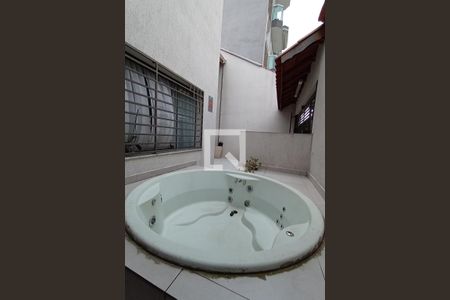Casa à venda com 210m², 2 quartos e 2 vagas Casa à venda com 210m², 2 quartos e 2 vagasJacuzzi