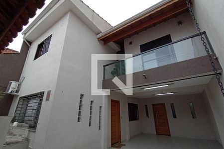Casa à venda com 210m², 2 quartos e 2 vagas Casa à venda com 210m², 2 quartos e 2 vagasFachada