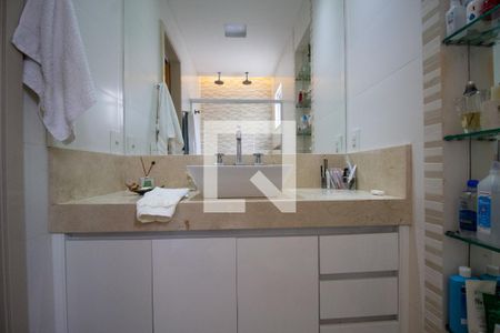 Apartamento à venda com 344m², 4 quartos e 4 vagasBanheiro da Suíte 1