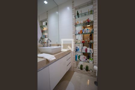 Apartamento à venda com 344m², 4 quartos e 4 vagasBanheiro da Suíte 1