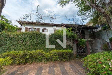 Casa à venda com 320m², 3 quartos e 3 vagasFachada