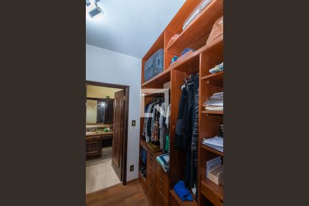 Casa à venda com 320m², 3 quartos e 3 vagasCloset da suíte
