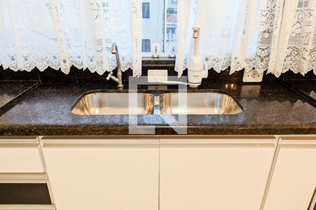 Casa à venda com 330m², 4 quartos e 4 vagas Casa à venda com 330m², 4 quartos e 4 vagasCozinha