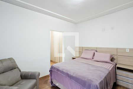 Casa à venda com 330m², 4 quartos e 4 vagas Casa à venda com 330m², 4 quartos e 4 vagasQuarto da suíte 2
