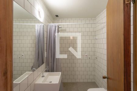 Banheiro de apartamento para alugar com 1 quarto, 57m² em Santo Agostinho, Belo Horizonte