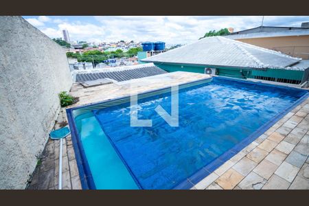 Casa à venda com 300m², 2 quartos e 2 vagas Casa à venda com 300m², 2 quartos e 2 vagasPiscina