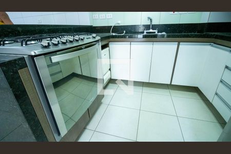 Casa à venda com 300m², 2 quartos e 2 vagas Casa à venda com 300m², 2 quartos e 2 vagasCozinha