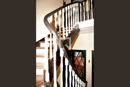 Casa para alugar com 385m², 4 quartos e 3 vagasEscada