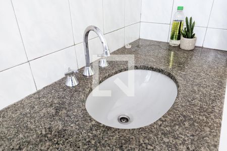 Casa à venda com 100m², 5 quartos e 2 vagas Casa à venda com 100m², 5 quartos e 2 vagasBanheiro 2