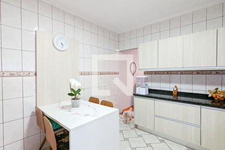 Casa à venda com 100m², 5 quartos e 2 vagas Casa à venda com 100m², 5 quartos e 2 vagasCozinha
