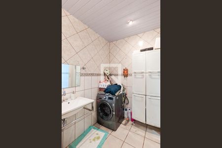 Casa à venda com 100m², 5 quartos e 2 vagas Casa à venda com 100m², 5 quartos e 2 vagasBanheiro