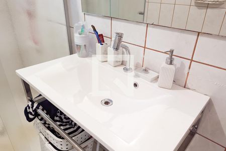 Casa à venda com 100m², 5 quartos e 2 vagas Casa à venda com 100m², 5 quartos e 2 vagasBanheiro