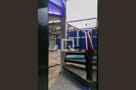 Casa à venda com 357m², 4 quartos e 6 vagasEscada