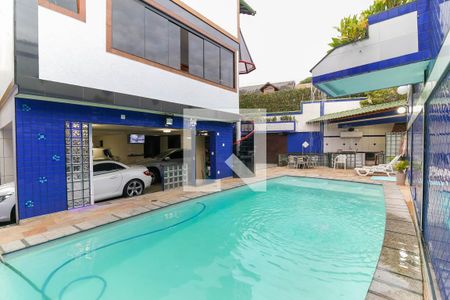 Casa à venda com 357m², 4 quartos e 6 vagasPiscina