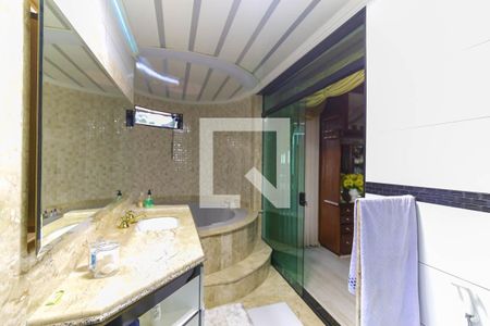 Casa à venda com 357m², 4 quartos e 6 vagasBanheiro da Suíte 1